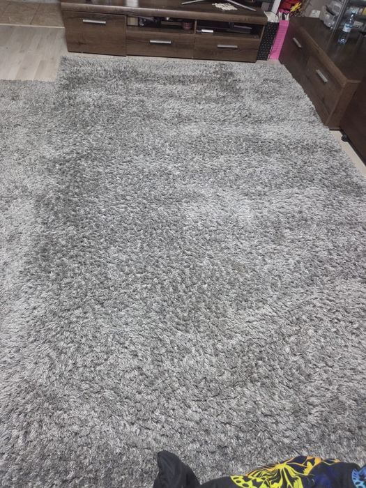 Vand covoare gri pufoase