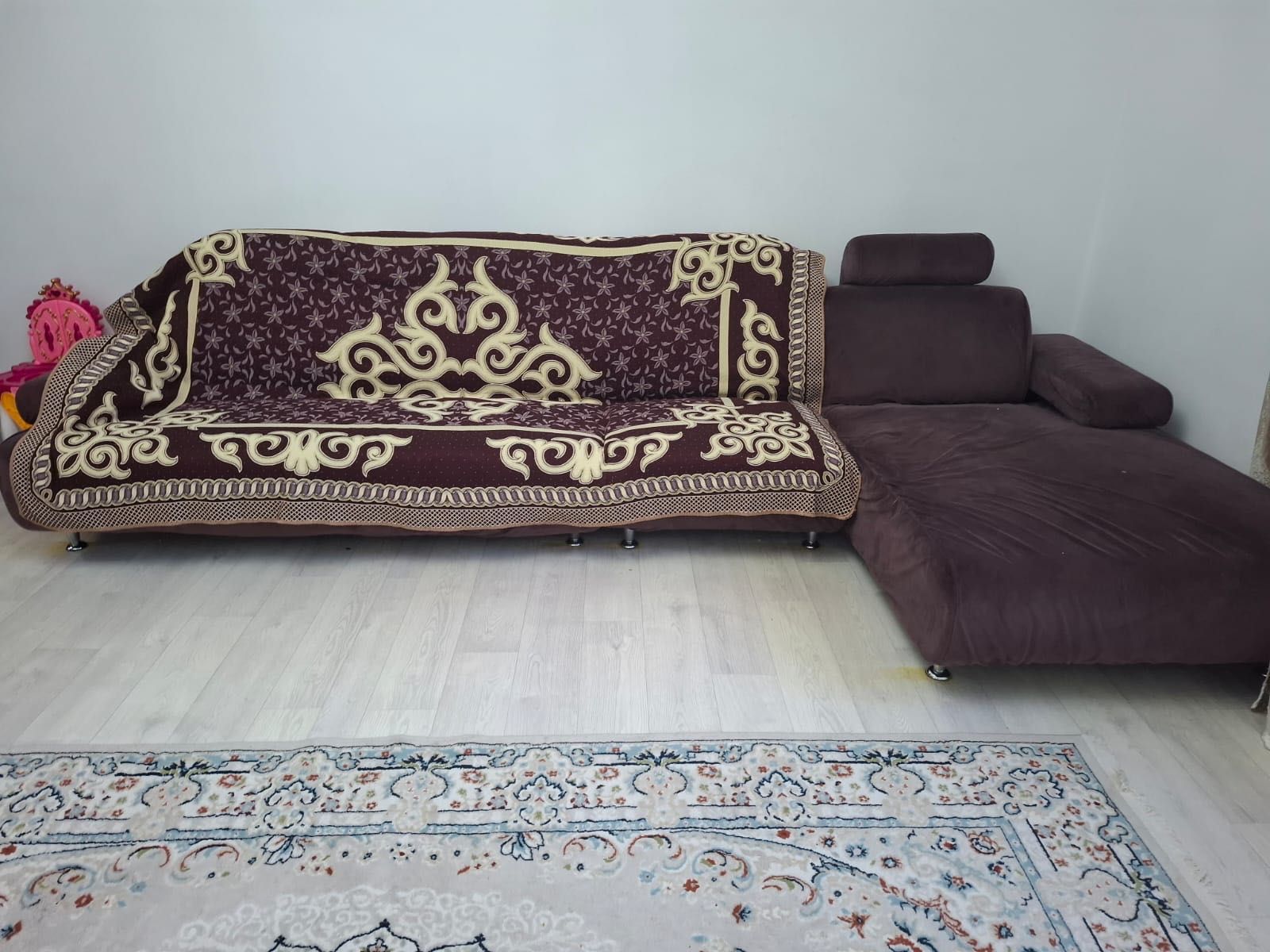 Продается Диван в хорошем состоянии