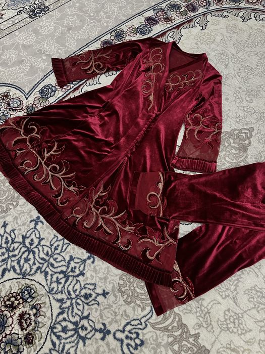 Ручная вышивка выполнена очень аккуратно, натуральные материалы