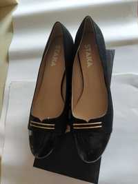 Нови черни дамски обувки с малко токче