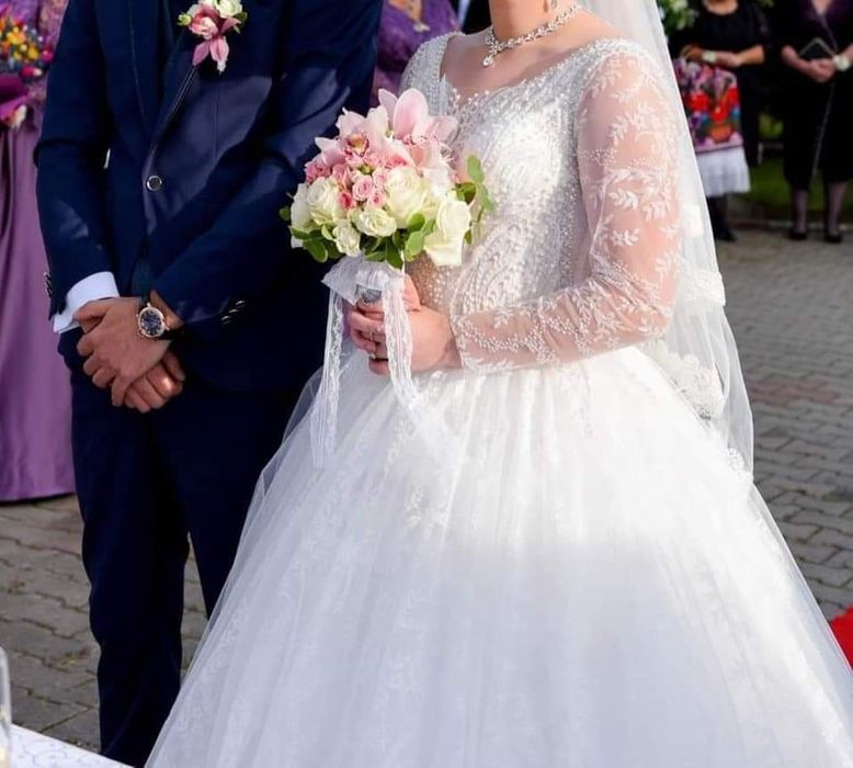 Vând rochiță de mireasă