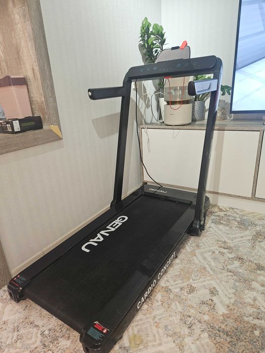 Продается беговая дорожка  Genau