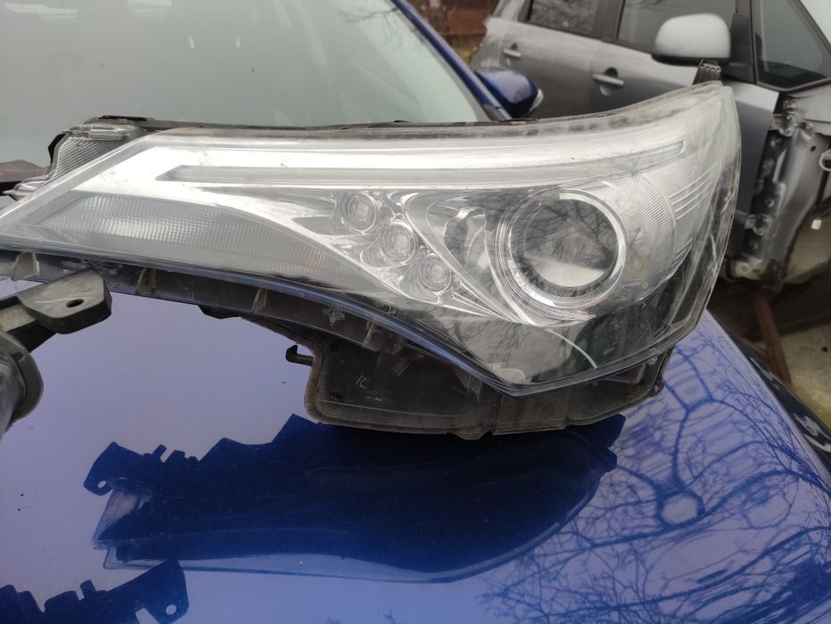 Фарове за Toyota Avensis T27