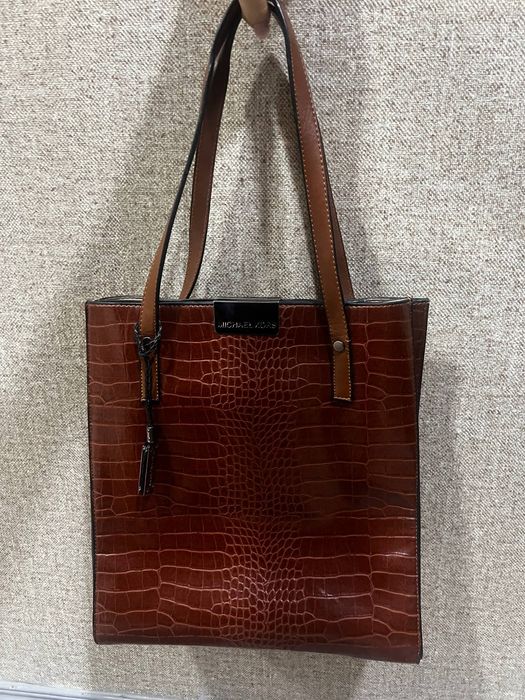 Сумка женская кожаная в идеальном состоянии размер  50×35