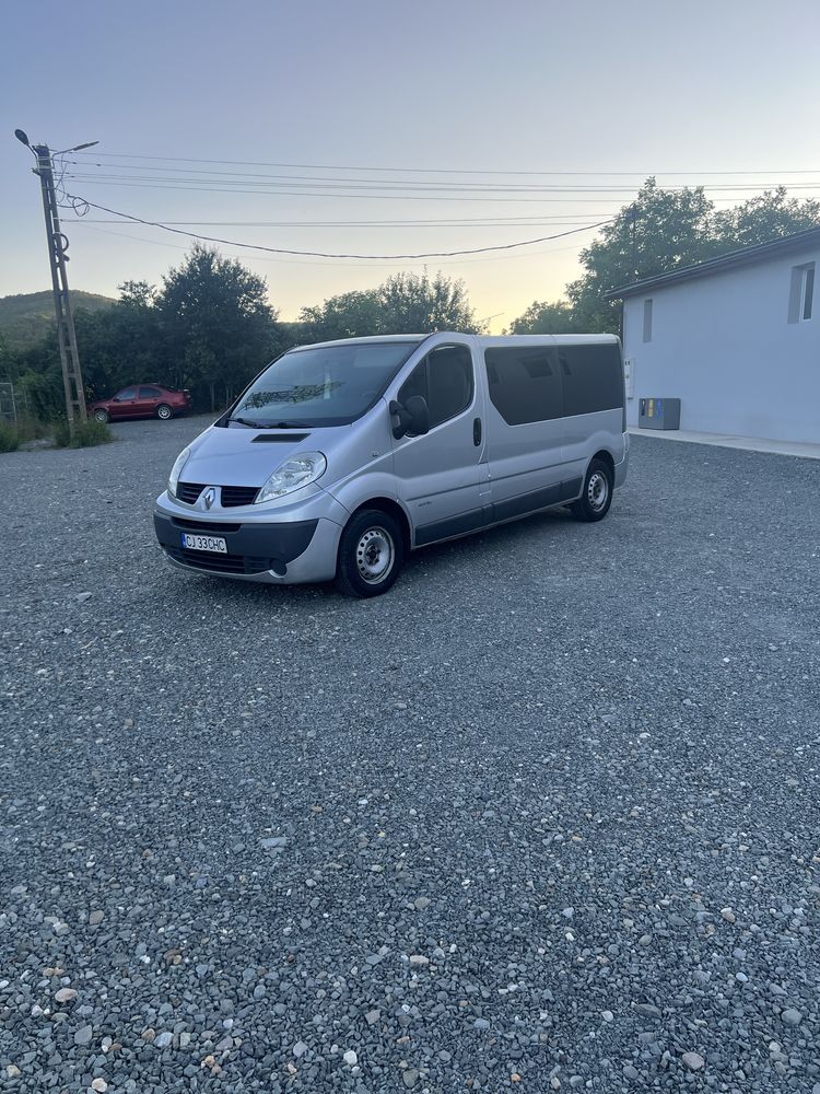 Renault Trafic 8+1 2.0 diesel model lung