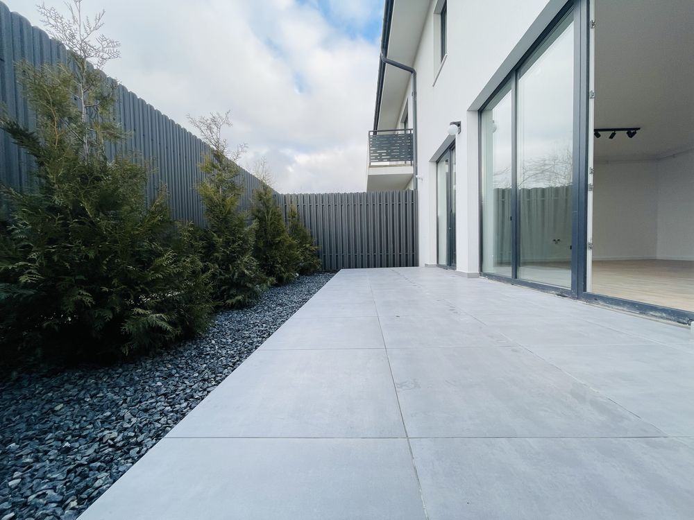 Casa tip triplex intr-un ansamblu rezidential, aproape de oras!