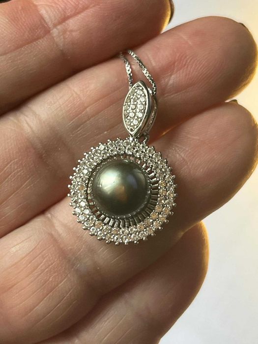 Colier Ag925 cu perla neagra tahitiana si safire albe