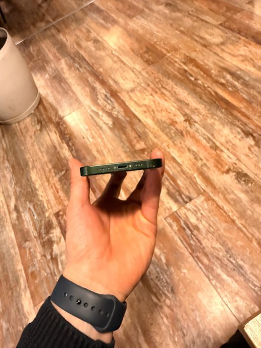 Se vinde Iphone 13 green 256