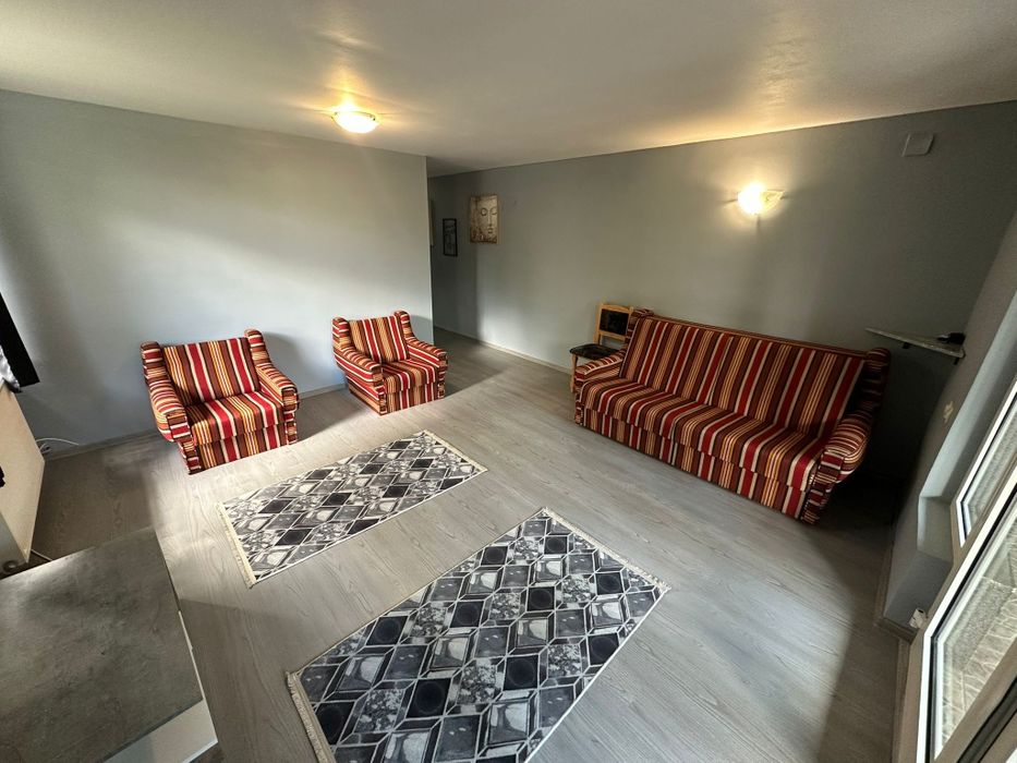 Breaza - închiriere  apartament 2 camere la curte