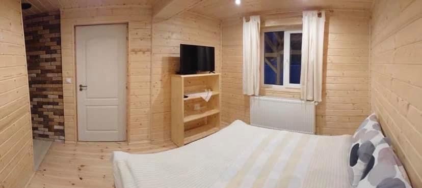 Cabana “Casă de oaspeți Comandău”/ Cazare, ciubăr,saună,teren de joacă