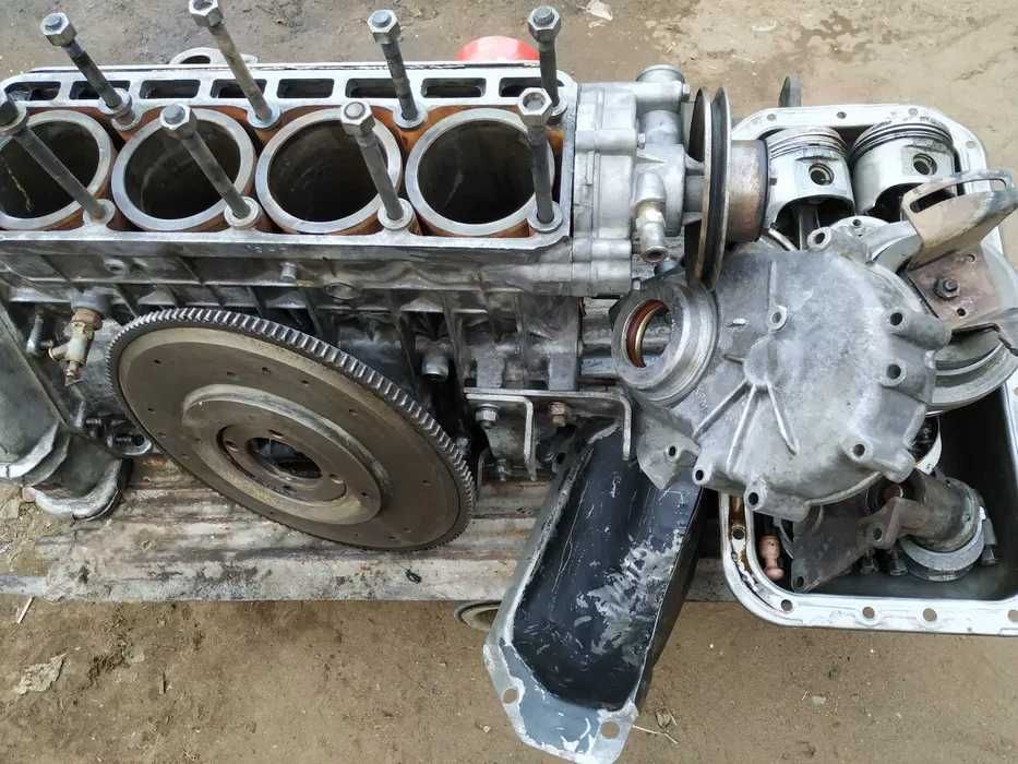 Продам ГБЦ на двигатель 417-402 инжектор. Двигатель Иватек.