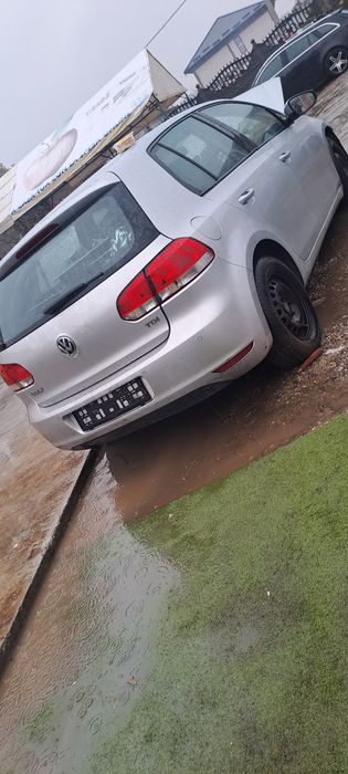 Dezmembrez orice piesa vw golf 6 1.6 diesel Cod cayc