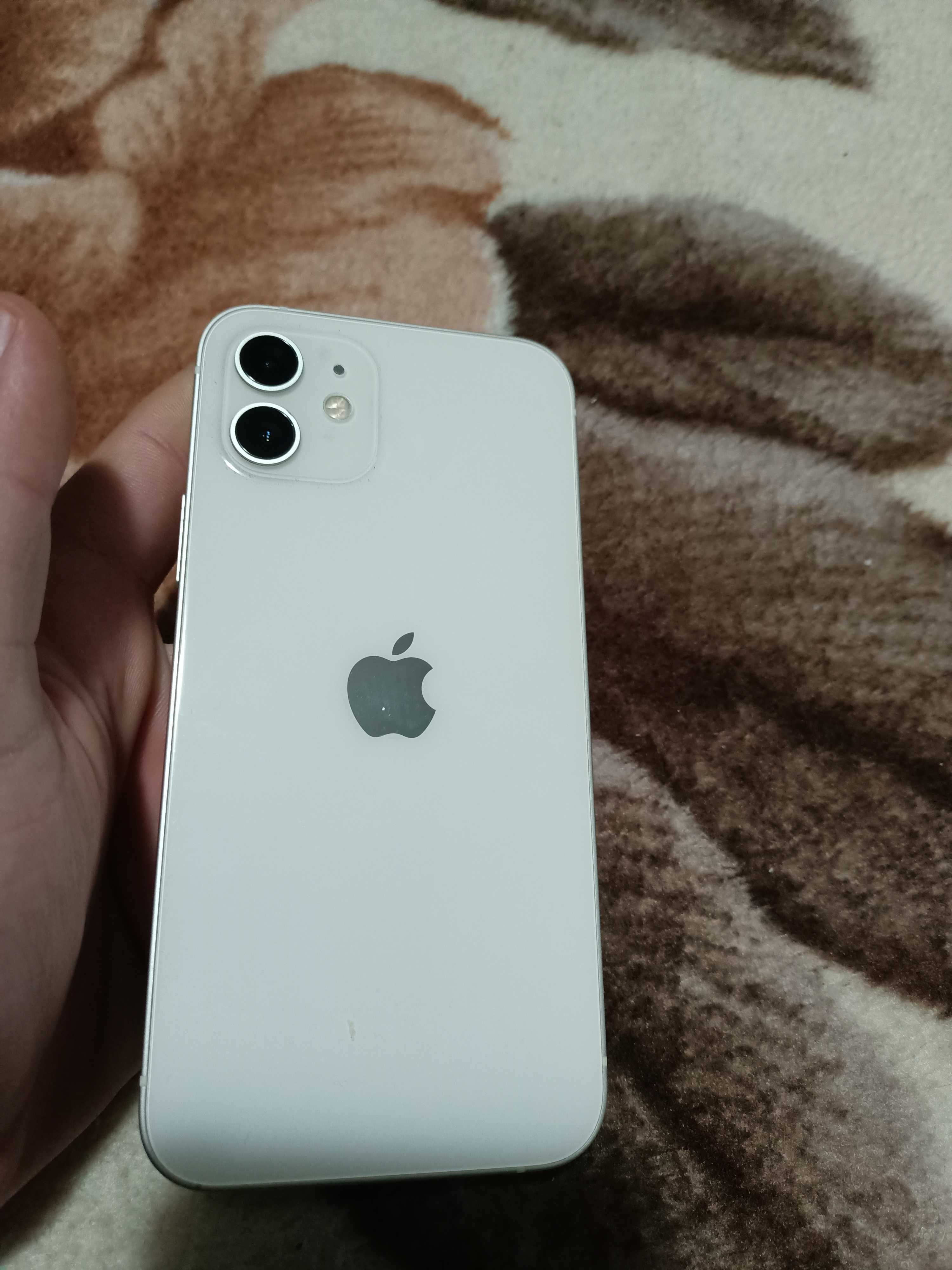 iPhone 12 simplu alb