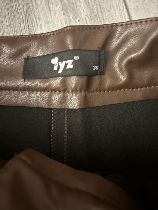 Pantaloni evazati, imitatie de piele