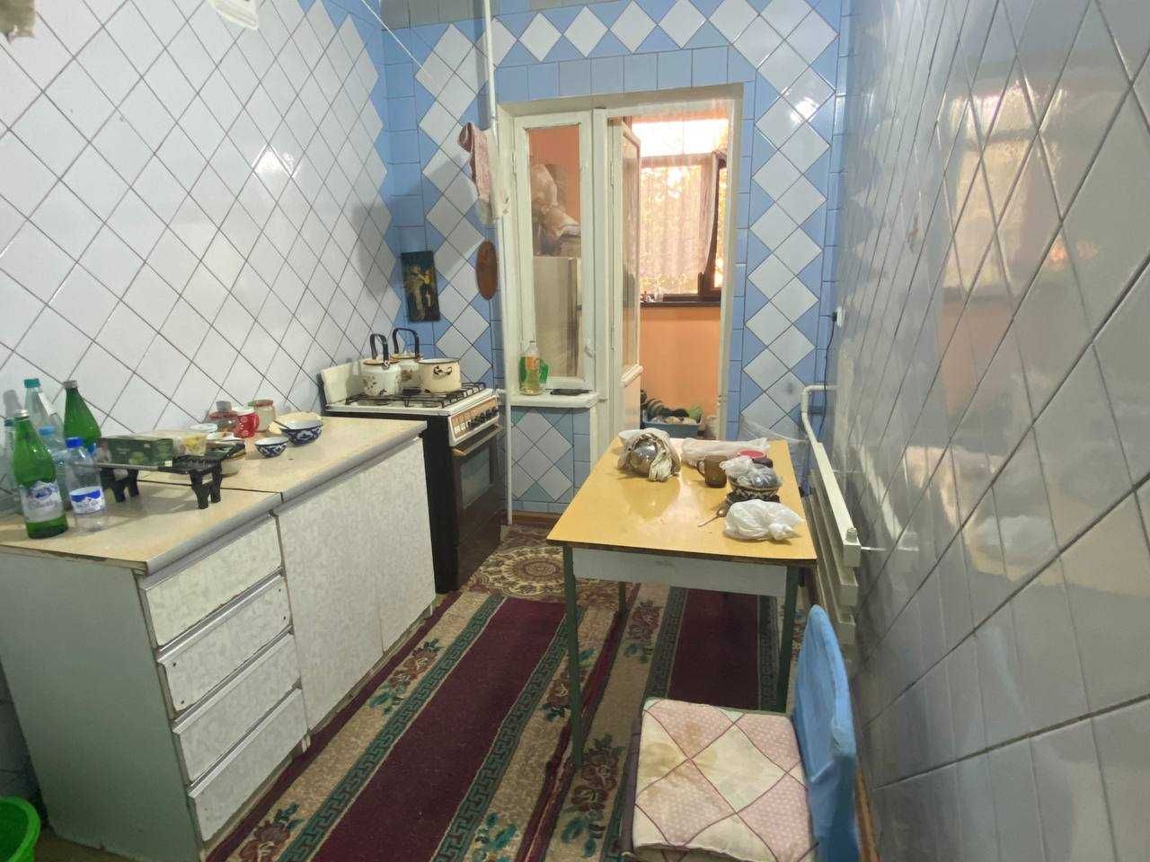 Jizzax shahri markazida 77-seriyali 3 xonali gishtli uy sotiladi.