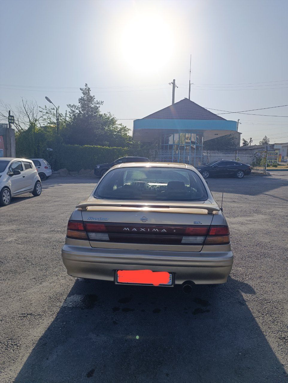 Nissan maxsima sotiladi