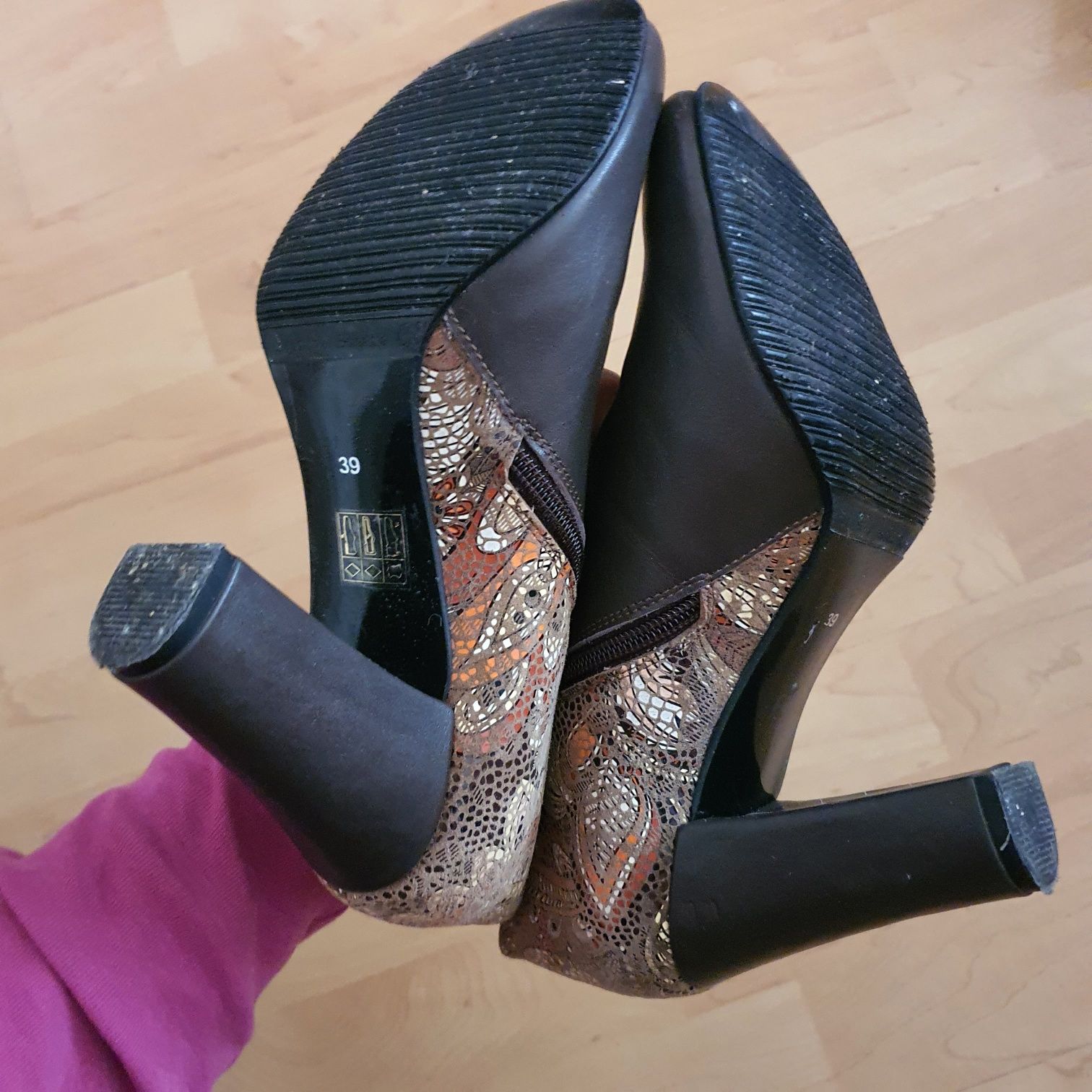 Botine maro cu model- piele naturala