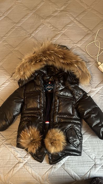 зимнии куртка в отличном состояниии год до 3х лет