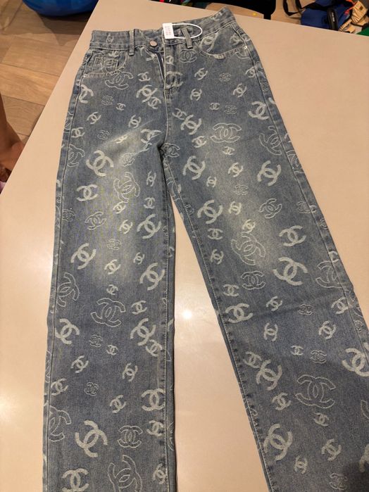 Blugi Chanel …..