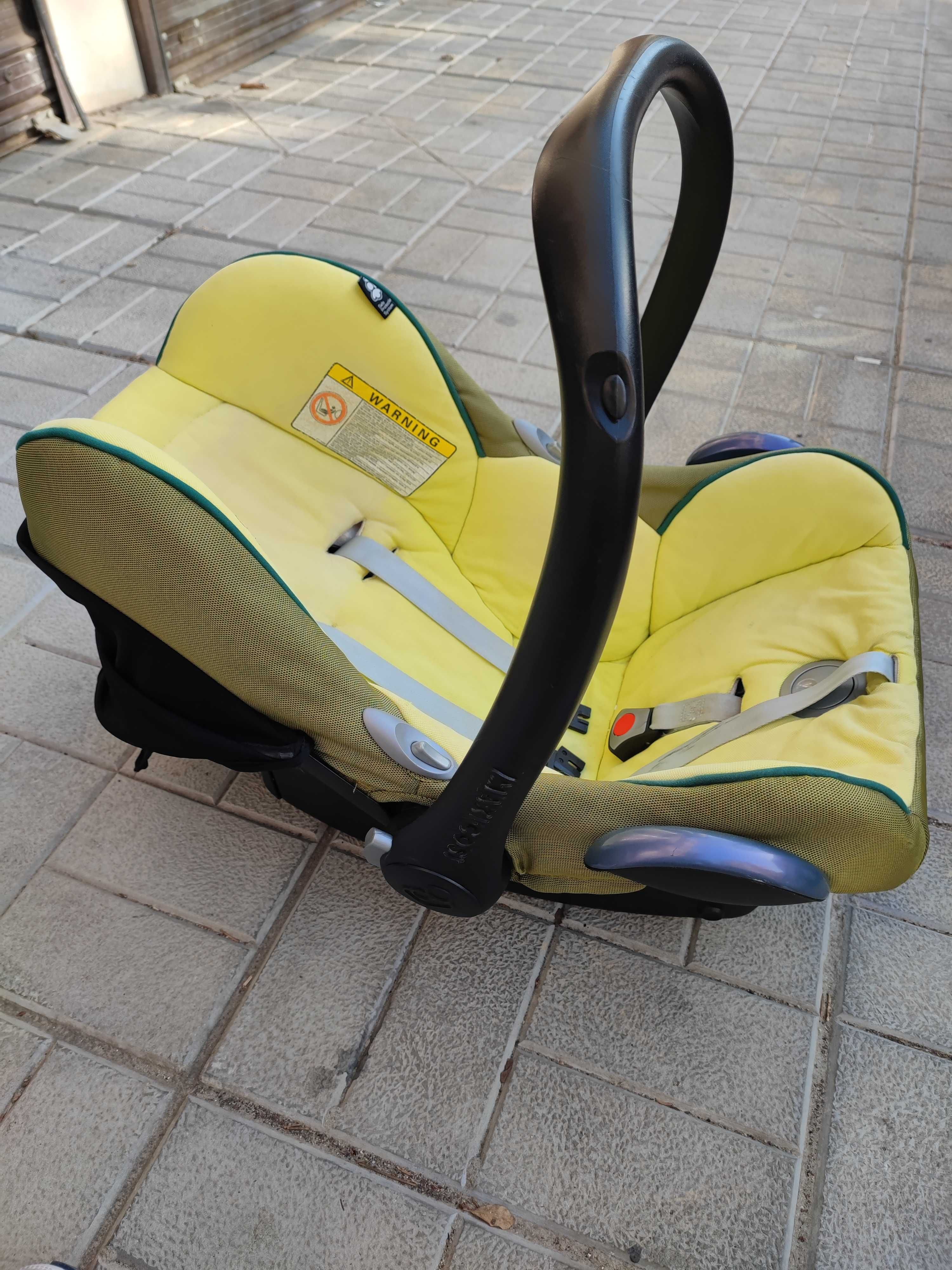 Комплект Бебешки кош за кола Maxi Cosi с фиксираща база за монтиране