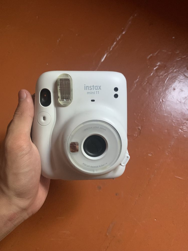 продаю instax 11