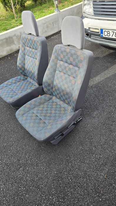 Седалки за VITO 638, предни 2 броя, перфектни.