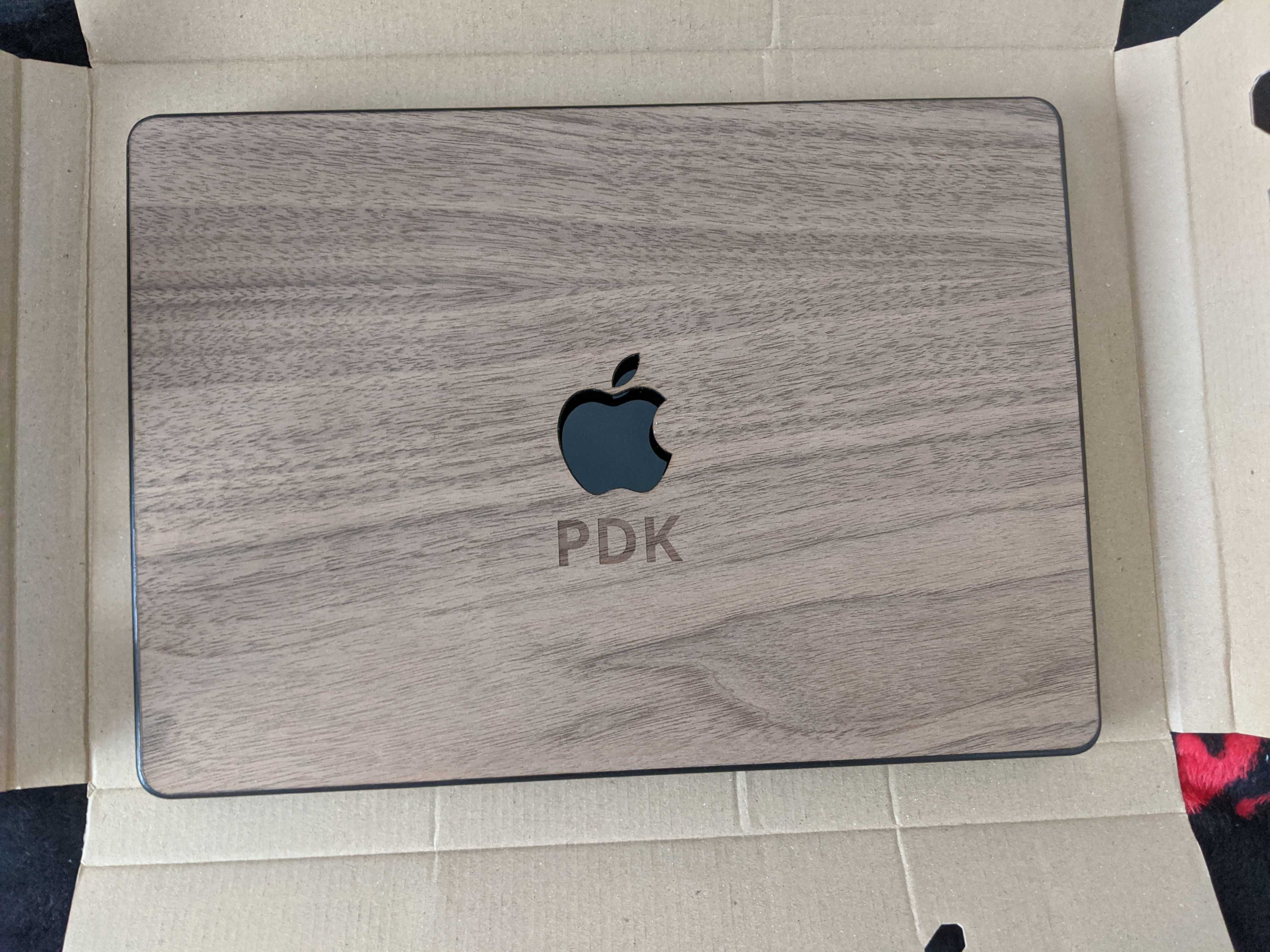 Husă Macbook din lemn WOODWE