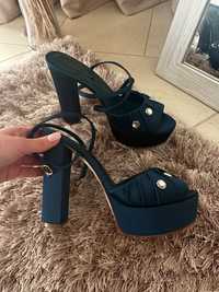 Sandale cu toc charles&keith