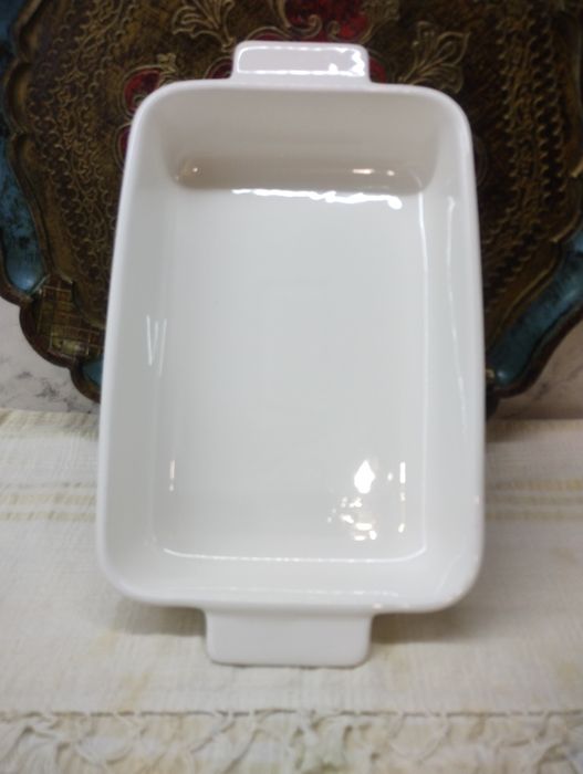 Бяла тавичка за печива , без забележки