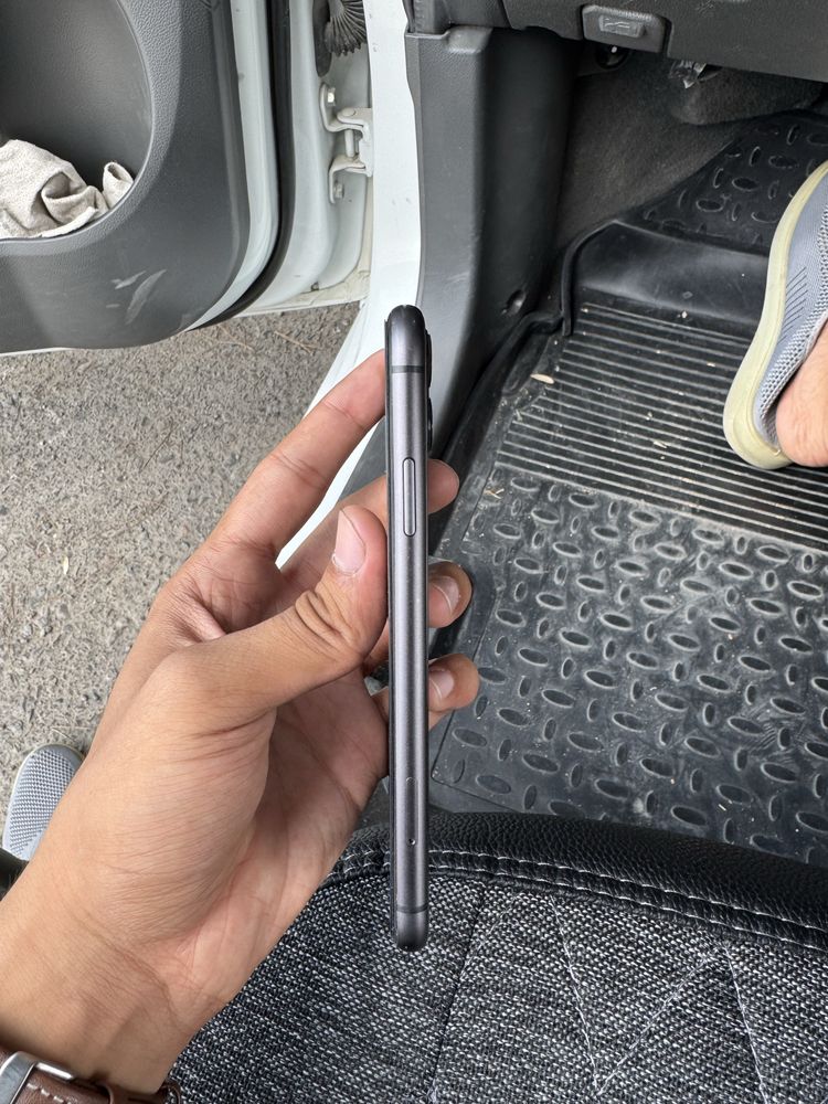 Iphone 11 sotiladi srochna