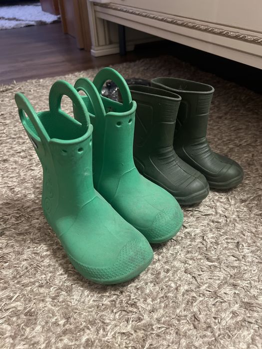 Продам резиновые сапоги 24 и 28 размера