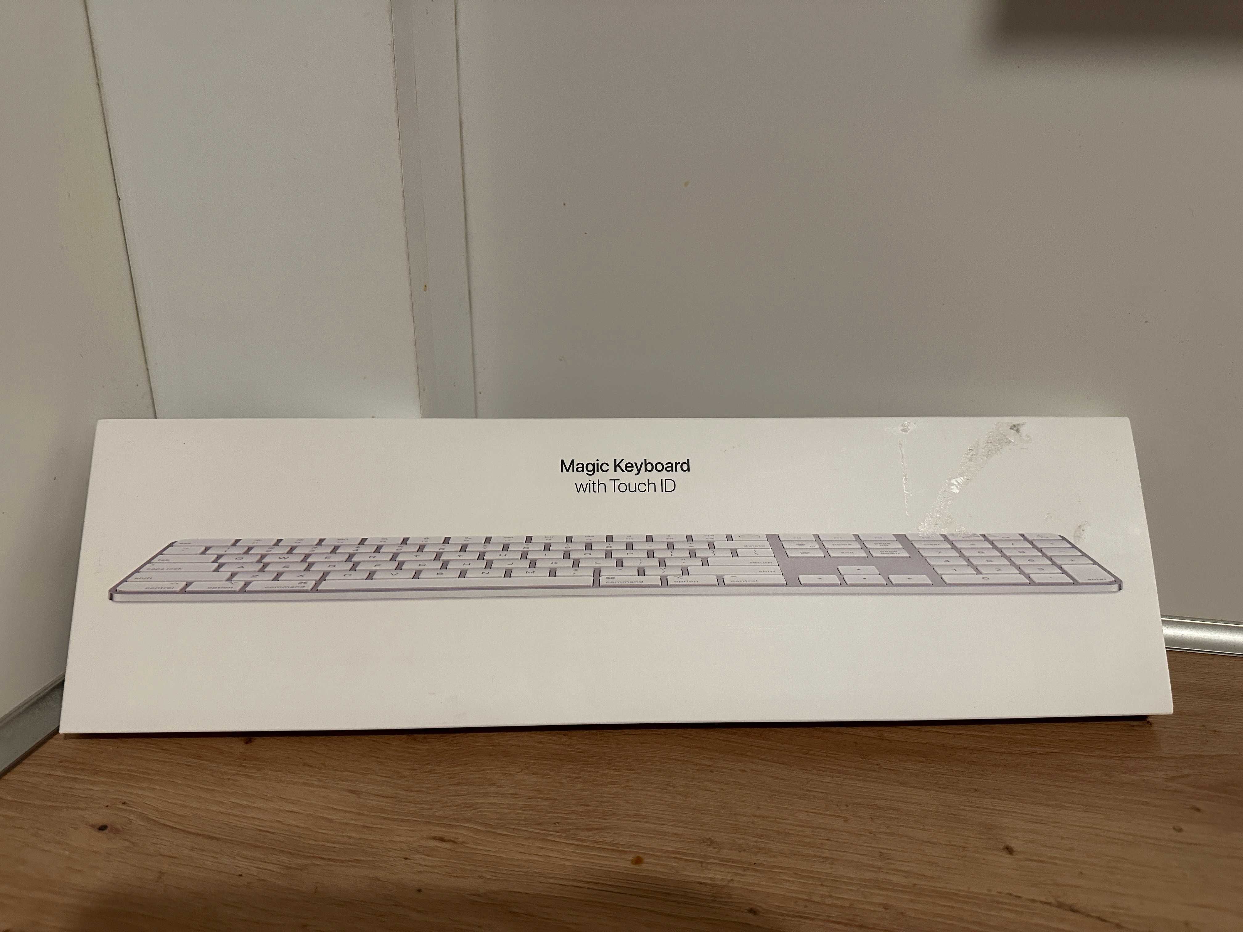 Tastatura Apple cu Numeric Keyboard si Touch ID