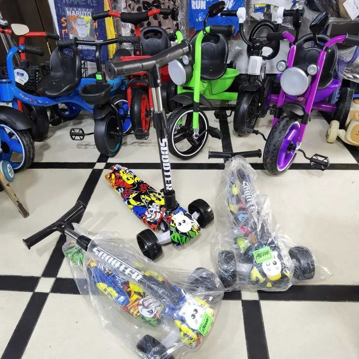 Детские самокаты. Ассортимент.  Bolalar skuterlari. Assortiment.