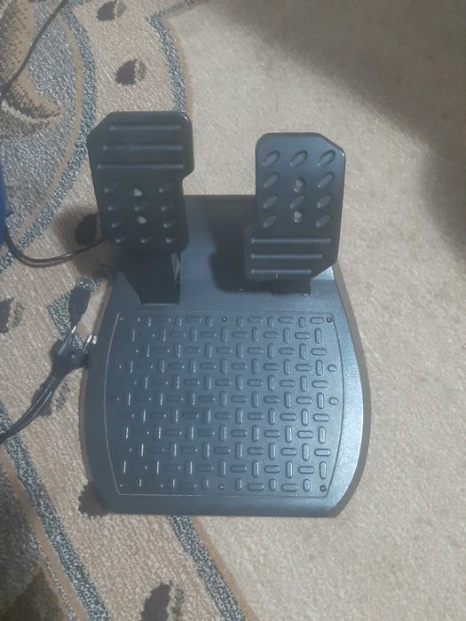 Volan se gaming thrustmaster t150