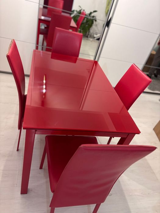 Masa extensibila din sticla 4-6 persoane