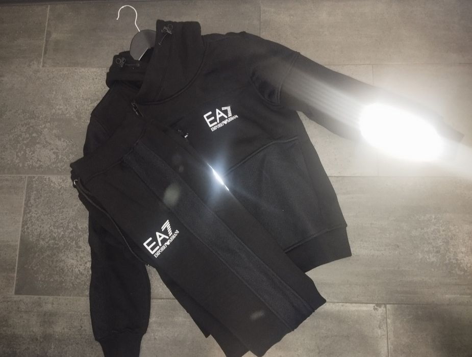 Зимни, ватирани екипи EA7.Премиум качество, перфектен дизайн.
