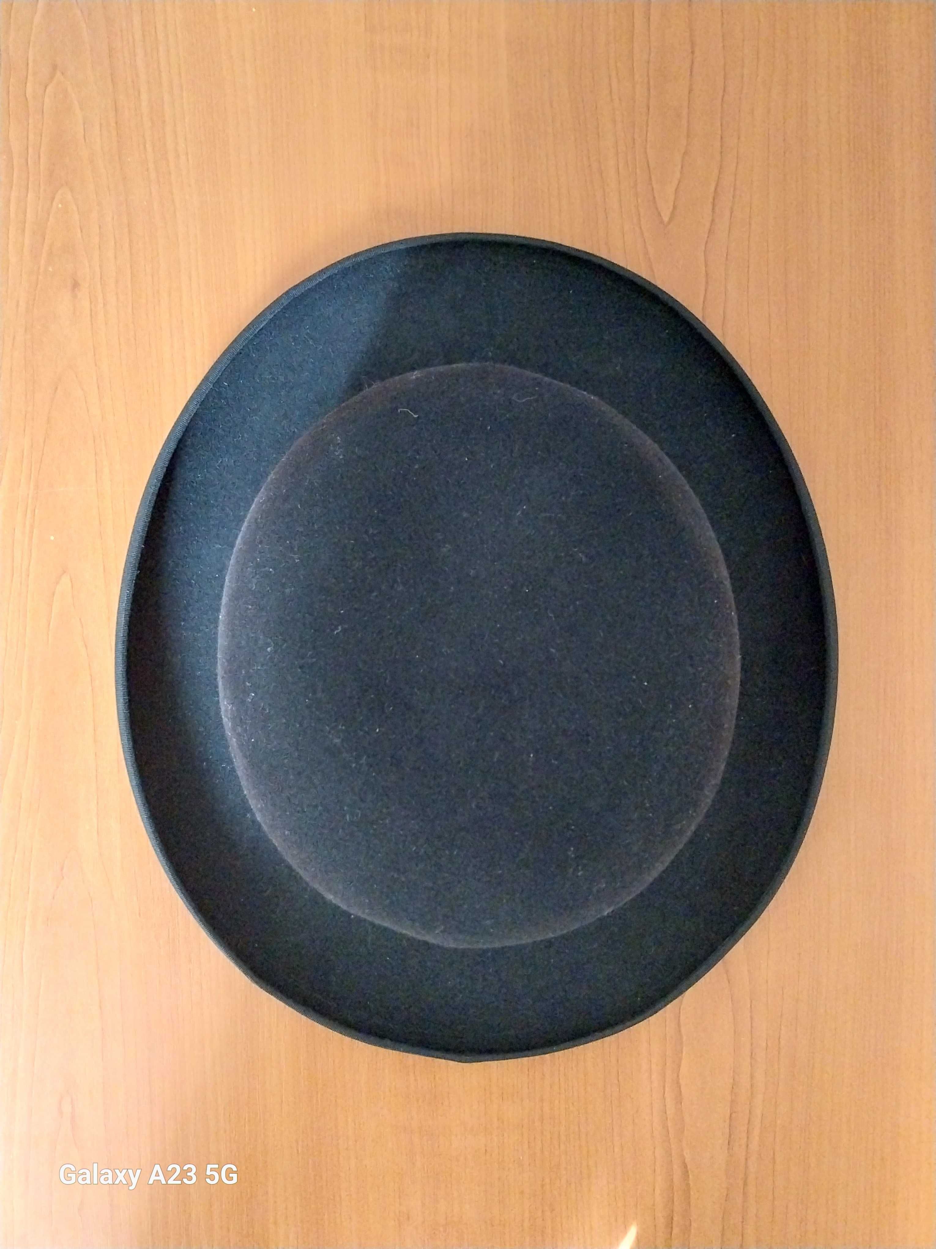 Melon (bowler) din fetru negru, cu panglică neagră, HUCKEL,