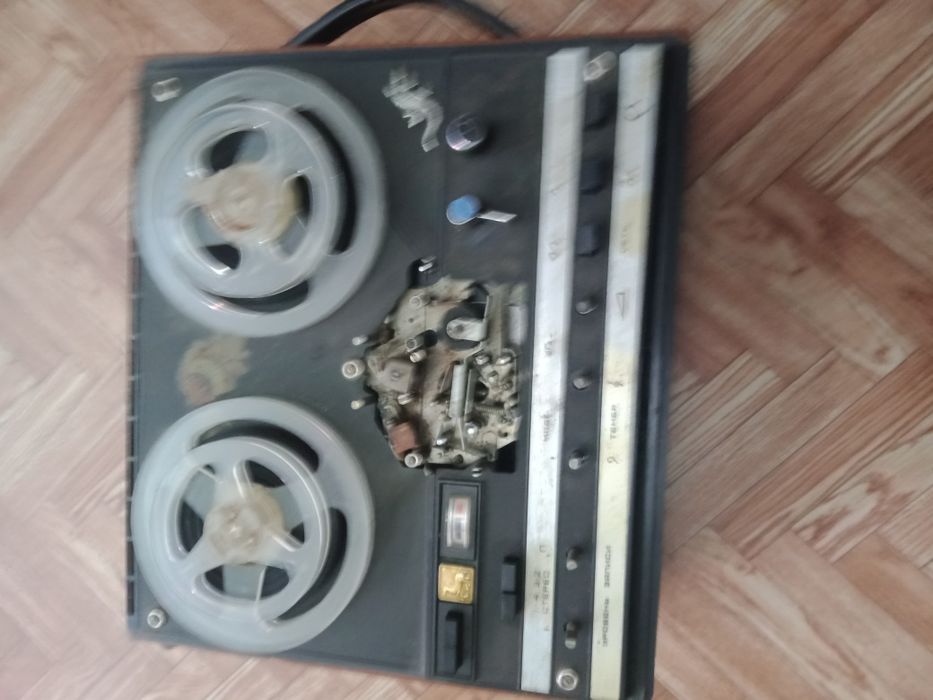 Соната 308, старый советский магнитофон.