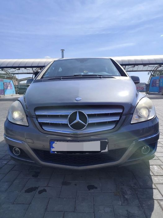 Mercedes-Benz B Mercedes B200 diesel, service la zi pe tot ce ține de siguranță.