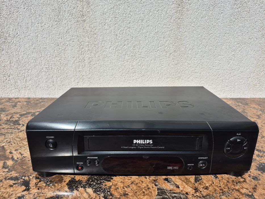 Vand video marca Philips model VR-401,made in Hungary 

- video casett