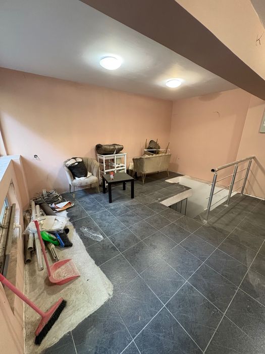 Офис на два етажа