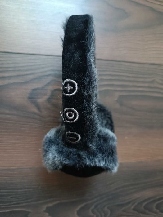 Vând căști cu blăniță cu bluetooth inclus