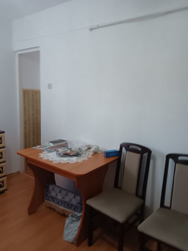 Vând garsonieră 23 mp Lupeni