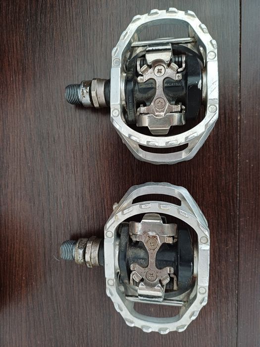 Vând set de pedale cu prindere