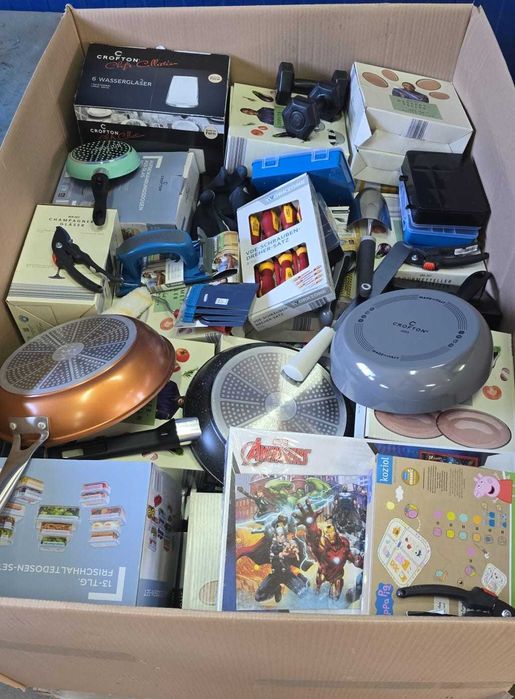 Paleti si cutii cu produse Aldi import Germania