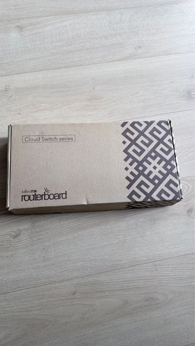 Switch professional MikroTik 24P + SFP