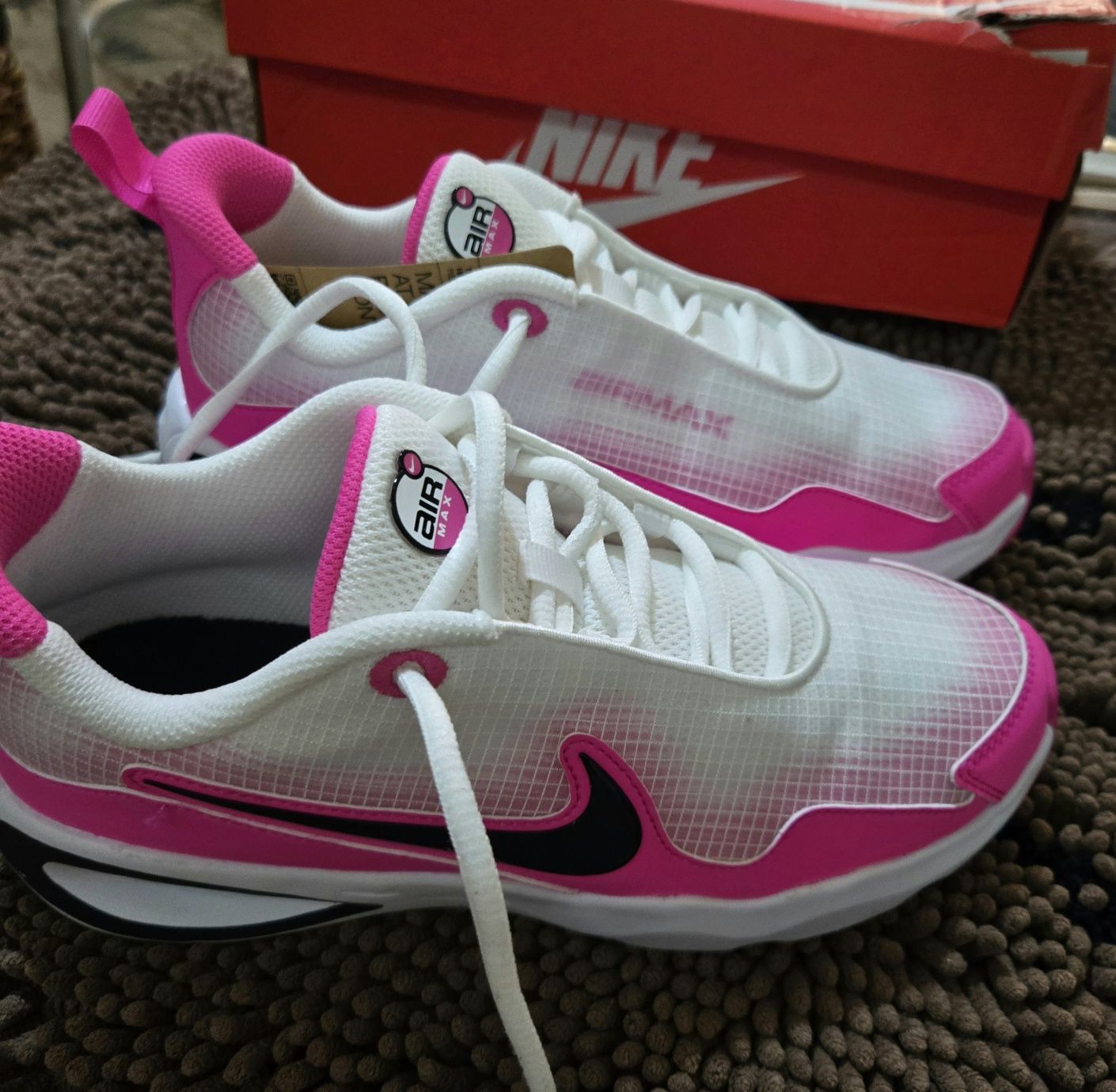 Nike Air Max Nova оригинални дамски сникърси нови 37.5 номер