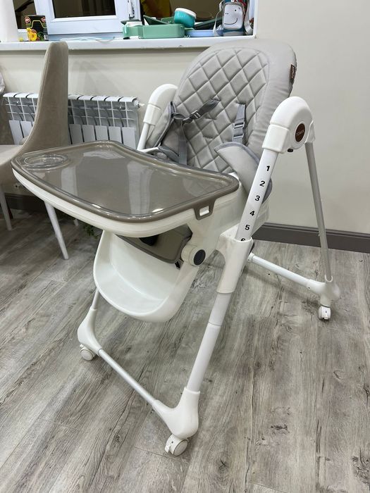 Детский стульчик для кормления белый
