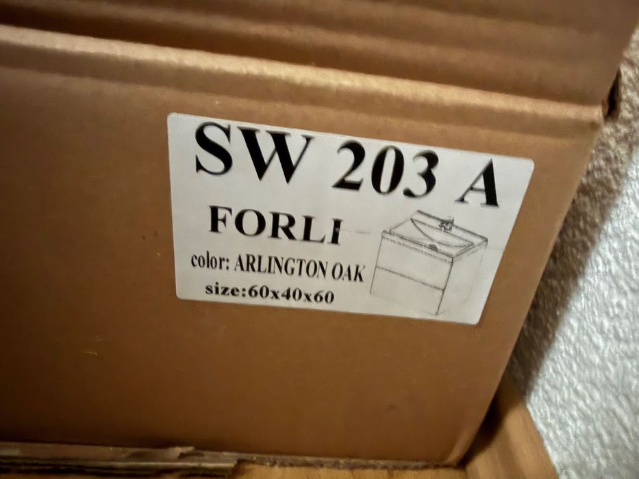 Шкаф с плот за баня, мивка и смесител