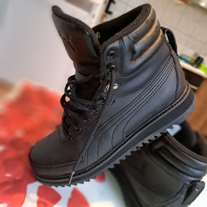 Ghete barbati și adolescenți.